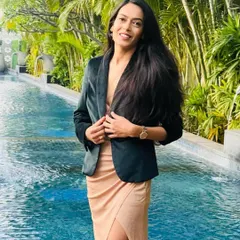 A moment of relaxation between shows. Even during downtime, I maintain a professional and put-together appearance, always ready for the next opportunity.