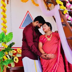 I love it when couples embrace traditional styles. This maternity shoot in our unique 'Halli Mane' or village home setup captures a beautiful, authentic moment, rich with cultural heritage and love.