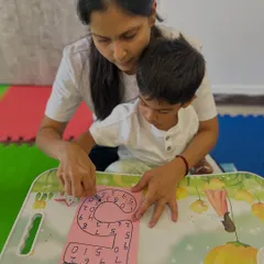 I believe in the power of one-on-one attention. This quiet moment of focused learning shows how we guide each child through Montessori-inspired activities, helping them grasp new concepts like number recognition at their own pace.