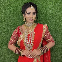 For a modern bridal look, we offer stunning American diamond and Kundan sets like this one. This rental set includes a statement choker, a long necklace, matching earrings, and a maang tikka to perfectly complement a red wedding saree.