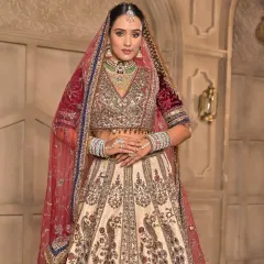 Here you can see the complete bridal look with the dupatta set perfectly. The makeup remains flawless and balanced, ensuring the bride looks stunning from every angle.
