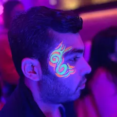 This fiery neon design looks like it's actually glowing. I love playing with different colour combinations to create these looks.