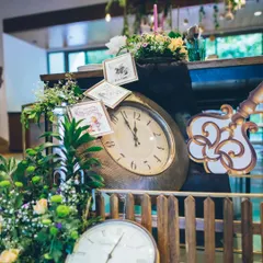 Every prop is a piece of the story. An oversized clock and key were central decor elements, reinforcing the "Alice in Wonderland" theme and creating perfect photo opportunities for this milestone brunch.