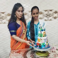 It was an honor to have my work supported by makeup artist Saba Khan. Here we are with the India-themed cake.