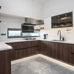 A kitchen should be designed for the way you actually live. This U-shaped layout maximizes counter space and storage, while the contrast of rich walnut and crisp white cabinetry keeps the look clean and timeless. It’s a space where function and beauty work in perfect harmony.