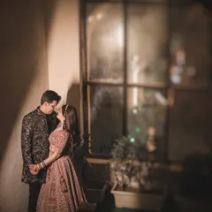 Using the soft glow from a window, I framed this couple in an intimate embrace. This pre-wedding shoot portrait is designed to feel like a stolen moment, full of quiet romance and anticipation for the ring ceremony.