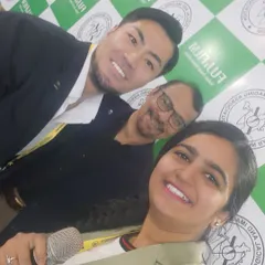 A happy selfie with the team at the Fujifilm booth during the 2024 IRIA expo. Representing a leading healthcare brand at a major industry event is a responsibility I take seriously, ensuring their technology and mission are communicated clearly.