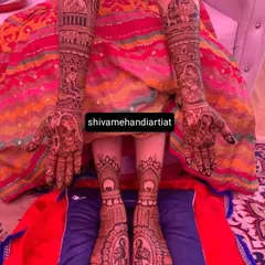 This complete set features a wedding story on the hands and elegant swan motifs on the feet, creating a beautiful and coordinated bridal look.