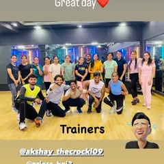 Our trainers and students together after a fun-filled Bollywood workshop. We love these weekend vibes.