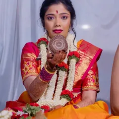 A full look at Vasuda's Varapooja makeup and styling. You can see how her nails, though simple, are an important part of her overall appearance for the ceremony.