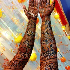One of my favorite bridal sessions, featuring elaborate floral work that flows from the palms up the arms. The dark paste promises a beautiful stain.