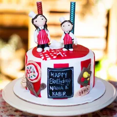 A close-up of the beautifully detailed, chef-themed birthday cake. Capturing these small, artistic elements is part of telling the complete story of your child's celebration.