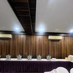 For a clean and classic look, I offer this streamlined buffet arrangement, perfect for corporate meetings and seminars. My banner is also visible, showing my branding at the event.