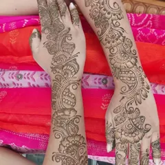 For a mom-to-be who wanted a lighter, more modern feel, I created this elegant Arabic mehendi design. The flowing pattern combines classic paisley and floral elements, with a special portrait of a mother and child on one palm to celebrate her journey. This style is perfect for baby showers or any special occasion.