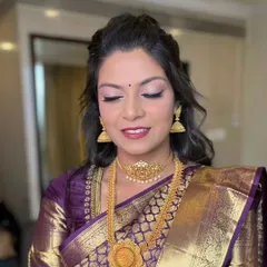 A close-up of the soft, shimmery eye makeup, perfect for a South Indian bride.