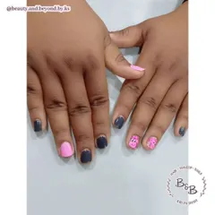 For the kid at heart. This fun set features hand-painted Peppa Pig characters on a pink base, paired with a contrasting dark grey polish.
