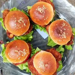 Crispy chicken sliders that are perfect for any party. A juicy, crunchy chicken patty is placed in a soft bun with fresh lettuce, making for a satisfying bite.