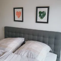 A wider shot of the red and green hearts in this client's bedroom. It's always so nice to get pictures of my art adorning the homes they go to.