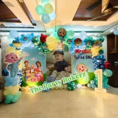Cocomelon is a favorite for first birthdays, and I specialize in bringing it to life right in your home. This decoration features a complete balloon arch, a personalized backdrop with the birthday boy's photo, character cutouts, and a light-up number one.