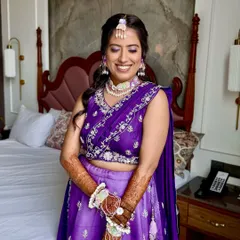 Who says Haldi has to be yellow? This bride chose a beautiful purple, and I complemented it with lilac shimmer on the lids and a radiant glow for a unique and modern Haldi look.