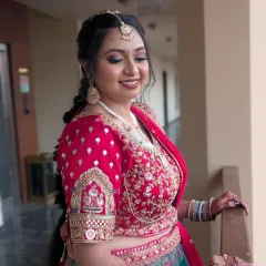 A radiant Gujarati bride ready for her Phera ceremony. Her look features a vibrant lehenga, traditional jewelry, and luminous makeup designed to last through all the rituals and celebrations.