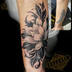 A before-and-after look at a common tattoo cover-up. I transformed a simple feather tattoo on the wrist into an elegant floral design, using dark leaves and soft shading to completely hide the old ink while creating a beautiful new piece.
