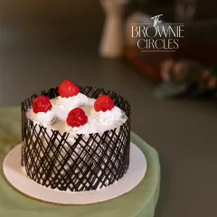 My take on a classic German Black Forest, designed as a bento cake. It features layers of chocolate sponge, fresh cream, and cherries, all enclosed in a delicate chocolate lattice.
