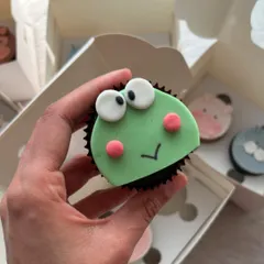 Look at this cute little frog. I make each of these fondant toppers by hand, which is why it's best to pre-book your order so I have enough time to get the details just right for you.