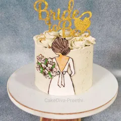 A simple and elegant cake for a bride-to-be. I hand-painted the illustration of the bride onto the cake, which is a coffee-flavored sponge, offering a personal touch for a bachelorette party or bridal shower.