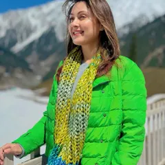 A still from the film shoot in Kashmir. The colorful, hand-knitted scarf adds a touch of warmth and personality to the winter styling for the actress.