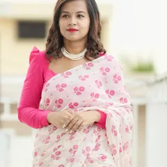A close-up of the white and pink mulmul cotton saree, a fresh and pretty look.