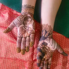This full two-hand design was created for Vat Purnima. One hand features a portrait of a woman praying, while the other depicts a scene of devotion under a banyan tree.