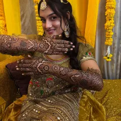 Another shot of the lovely Noora. The yellow backdrop of her mehendi ceremony makes her henna stand out beautifully.