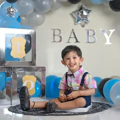 Celebrating the big TWO! This birthday setup features a balloon arch and letter blocks spelling out 'TWO'. It's a fun and festive way to capture your toddler's personality as they celebrate their second birthday.
