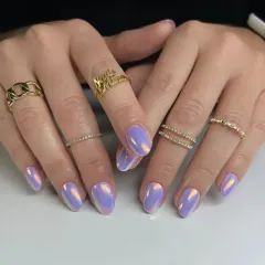 For a truly eye-catching look, we offer chrome and iridescent finishes. These almond-shaped nails feature a mesmerizing lavender chrome that shifts in the light.