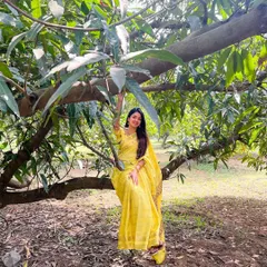 Your elegance brings my creation to life. Thank you, Vinathi mam, for sharing these lovely pictures in the yellow saree.