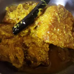 Here is my Doi Katla, a delicacy featuring river carp in a fragrant and aromatic yogurt gravy. The subtle spices and tangy yogurt create a beautiful balance of flavors, perfect for a weekend lunch.