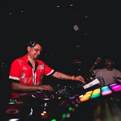 A great night at Club Pandora in Mumbai. Here I'm using the Toraiz SP-16 again, this time to trigger one-shot samples and add rhythmic complexity to the set. It's all about keeping the groove interesting and powerful.