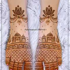 Your bridal look is complete with beautifully adorned feet. I design intricate patterns for the feet that match your hand mehndi, featuring details like palace architecture and blooming lotuses.