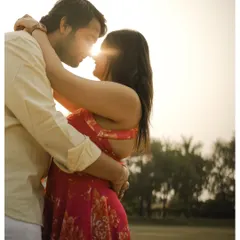 A classic romantic pose, with the sun creating a beautiful flare between the couple. This shot is all about warmth and intimacy.
