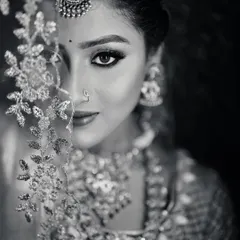 This artistic black and white bridal portrait highlights the intricate details of the bride's veil and jewelry. I create these timeless, elegant shots to give special attention to the bridal look, making sure every element from the maang tikka to the expressive eyes is captured perfectly.