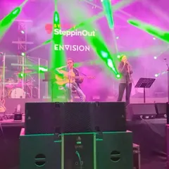 Opening for Armaan Malik at the SteppinOut Envision concert. The green lasers and the roar of the crowd made this night absolutely unforgettable. So grateful for this experience.