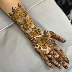 Another clear shot of this beautiful and intricate design.