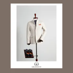 This off-white Bandhgala jacket offers a lighter, yet equally formal, alternative. Crafted from breathable fabric, it is an excellent choice for daytime ceremonies or destination weddings.