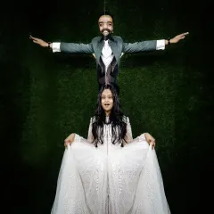 A little bit of humor goes a long way. This playful, gravity-defying shot was a fun experiment that perfectly captured the couple's lighthearted personalities. A photoshoot should be an adventure.
