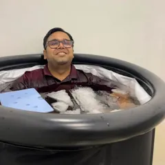 Killing the midweek blues with a smile and an ice bath. This client is all smiles as he braves the cold for the recovery benefits.