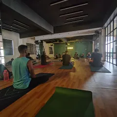 Snippets from a headstand workshop. We always start with grounding and breathwork to prepare the mind and body.