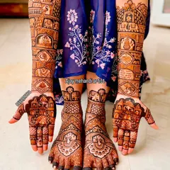 I offer complete bridal packages that include beautiful, matching designs for both hands and feet. This ensures a cohesive and traditional look, with detailed patterns from your fingertips to your toes.