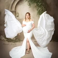 A truly angelic moment. I use flowing fabrics and dramatic poses to create ethereal solo portraits that celebrate the power and beauty of the expecting mother.
