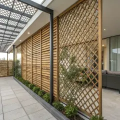 This design combines horizontal wooden slats with a diagonal lattice panel. This pairing offers two different levels of privacy and texture, creating a visually dynamic and functional screen for a modern terrace.